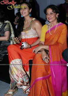 Kajol feet photo thumbnail
