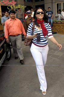 Kajol feet photo thumbnail