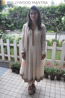 Kajol feet photo thumbnail