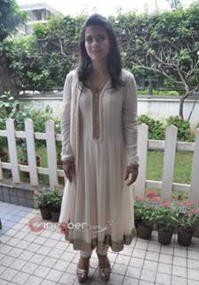 Kajol feet photo thumbnail