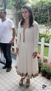 Kajol feet photo thumbnail