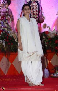 Kajol feet photo thumbnail
