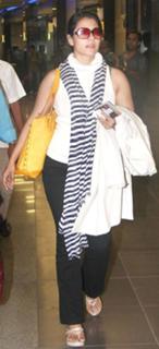 Kajol feet photo thumbnail