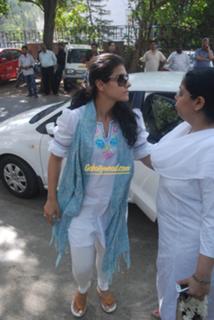 Kajol feet photo thumbnail