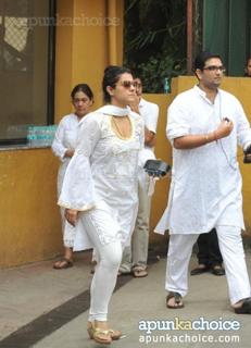 Kajol feet photo thumbnail