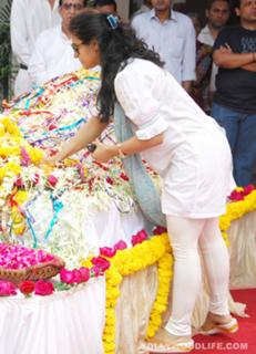 Kajol feet photo thumbnail