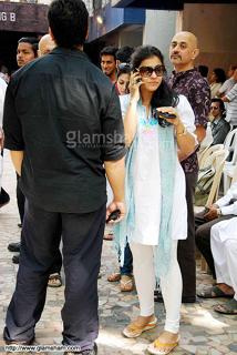 Kajol feet photo thumbnail