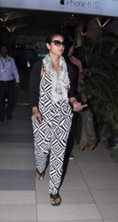 Kajol feet photo thumbnail