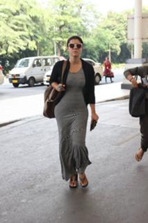 Kajol feet photo thumbnail
