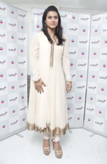 Kajol feet photo thumbnail