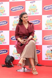 Kajol feet photo thumbnail