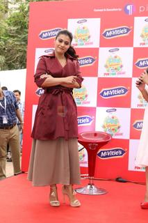 Kajol feet photo thumbnail