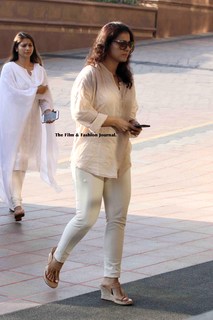 Kajol feet photo thumbnail