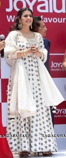 Kajol feet photo thumbnail