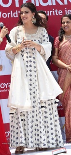 Kajol feet photo thumbnail