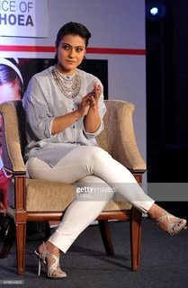 Kajol feet photo thumbnail