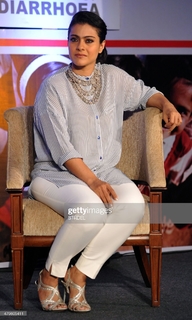 Kajol feet photo thumbnail