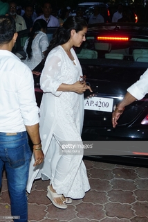 Kajol feet photo thumbnail