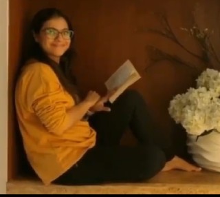 Kajol feet photo thumbnail