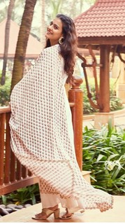 Kajol feet photo thumbnail
