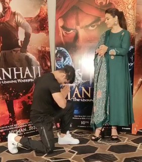 Kajol feet photo thumbnail