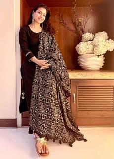 Kajol feet photo thumbnail