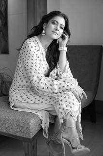 Kajol feet photo thumbnail
