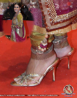 Kajol feet photo thumbnail