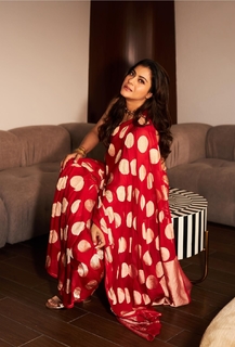 Kajol feet photo thumbnail