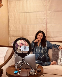 Kajol feet photo thumbnail