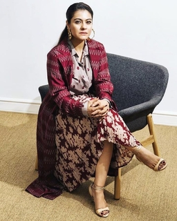 Kajol feet photo thumbnail