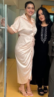 Kajol feet photo thumbnail