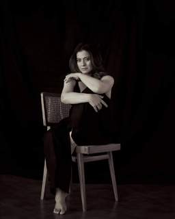 Kajol feet photo thumbnail