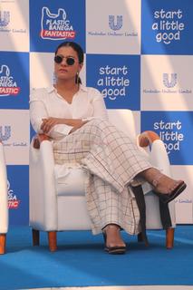 Kajol feet photo thumbnail