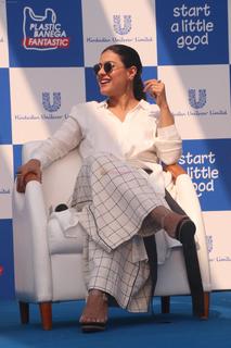 Kajol feet photo thumbnail