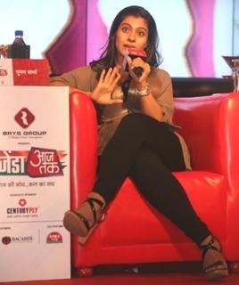 Kajol feet photo thumbnail