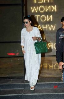 Kajol feet photo thumbnail