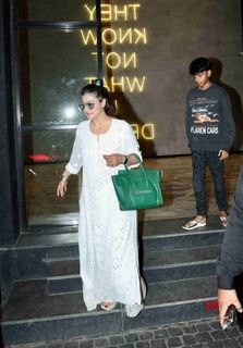 Kajol feet photo thumbnail