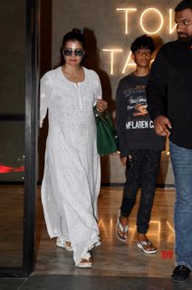 Kajol feet photo thumbnail