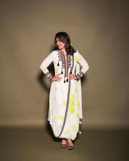 Kajol feet photo thumbnail