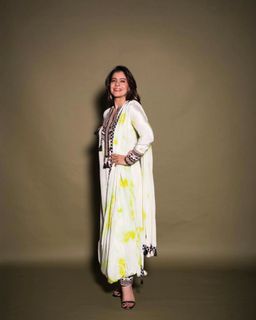 Kajol feet photo thumbnail