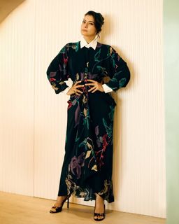 Kajol feet photo thumbnail