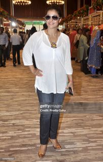 Kajol feet photo thumbnail