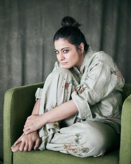 Kajol feet photo thumbnail