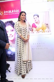 Kajol feet photo 3