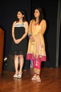 Kajol feet photo thumbnail