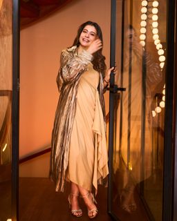 Kajol feet photo 3