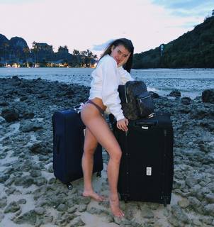Kalani Hilliker feet photo thumbnail