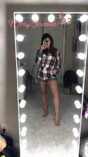 Kalani Hilliker feet photo thumbnail