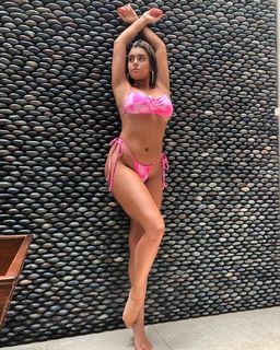 Kalani Hilliker feet photo thumbnail